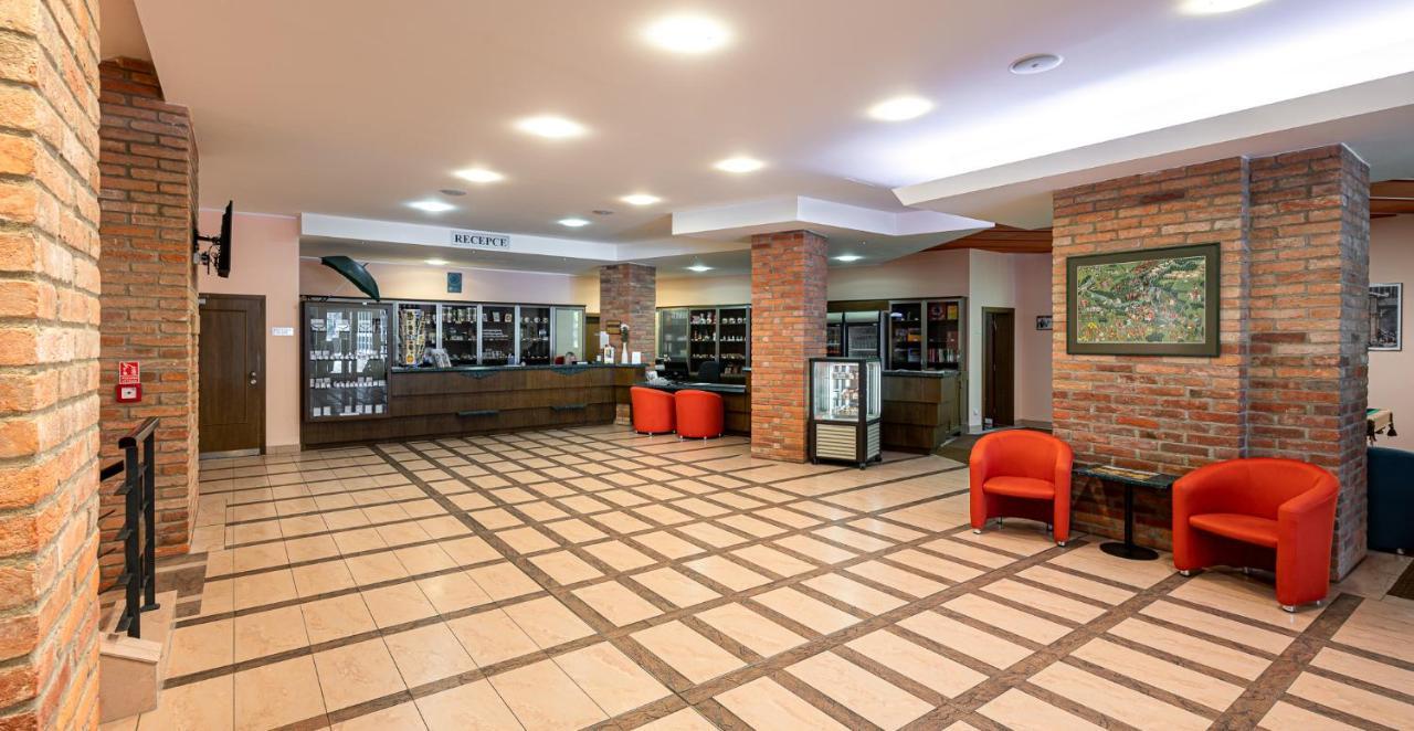 Hotel Studanka リフノフ・ナト・クニェジュノウ エクステリア 写真