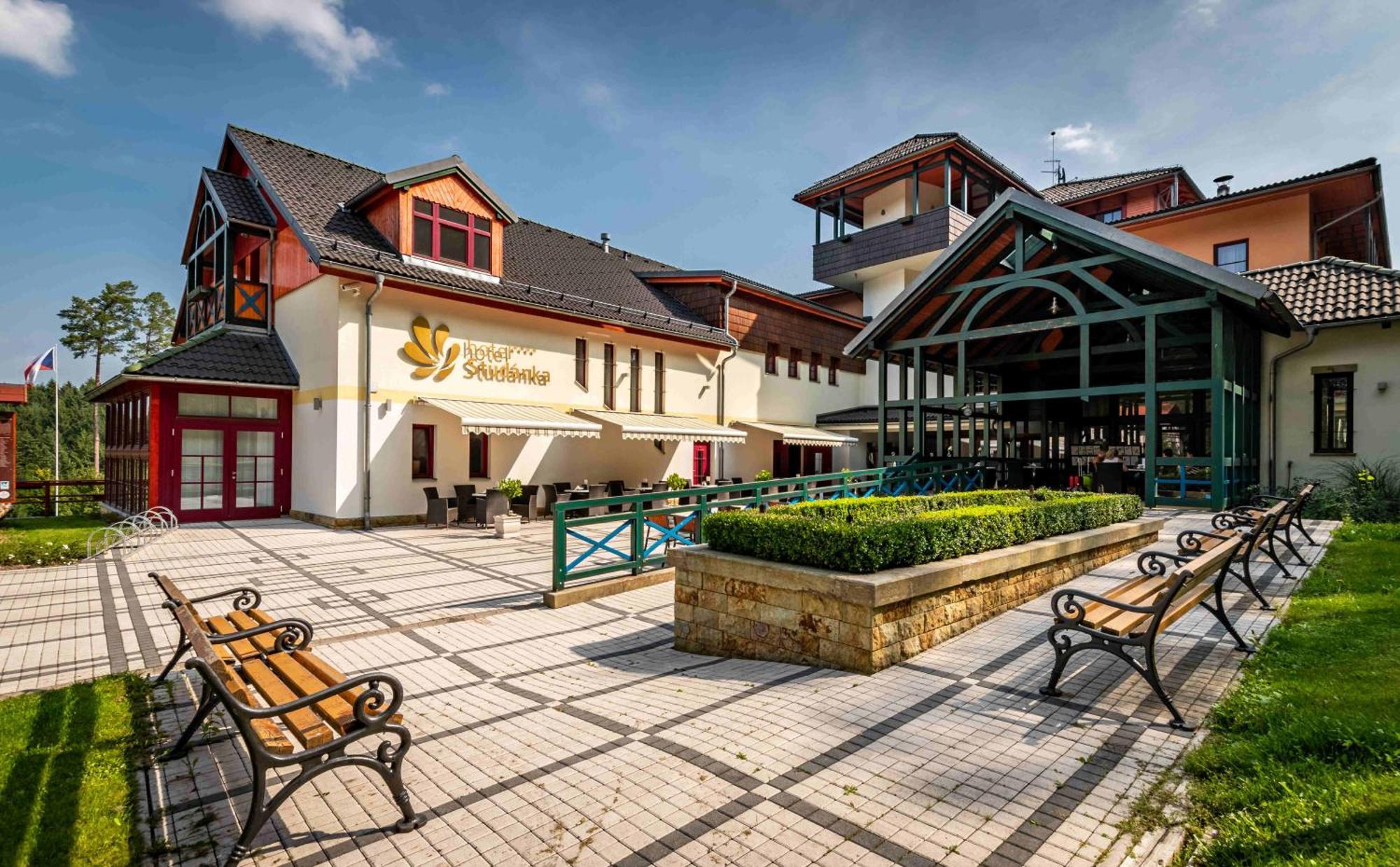 Hotel Studanka リフノフ・ナト・クニェジュノウ エクステリア 写真