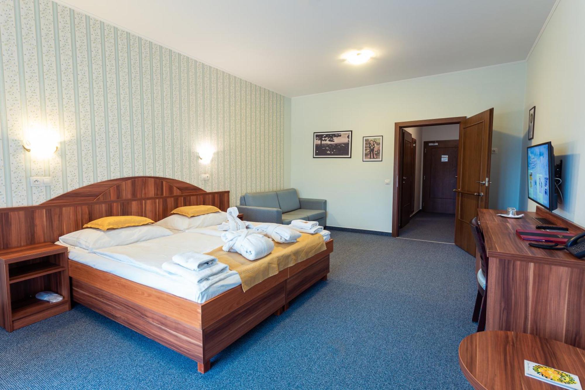 Hotel Studanka リフノフ・ナト・クニェジュノウ エクステリア 写真