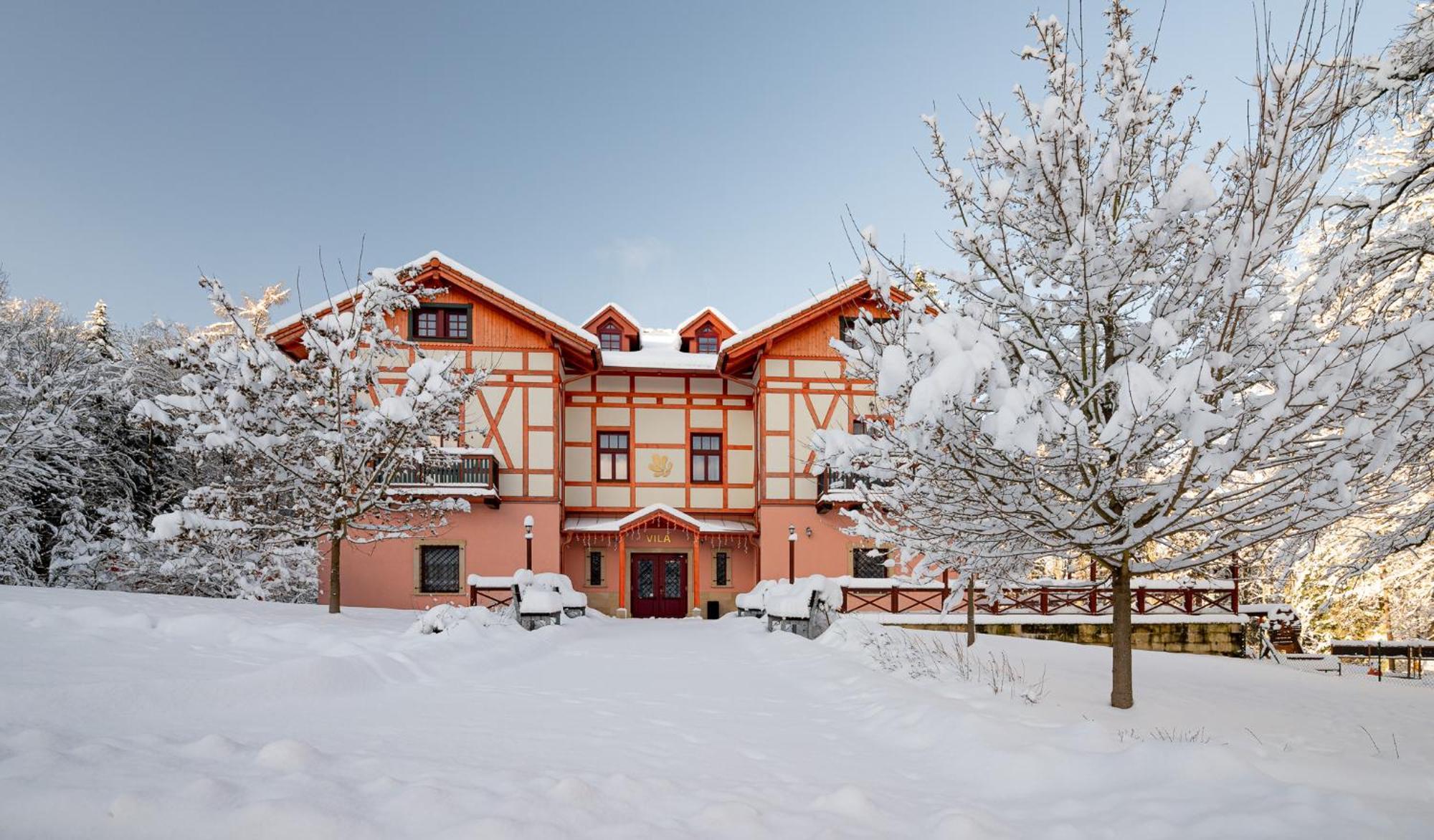 Hotel Studanka リフノフ・ナト・クニェジュノウ エクステリア 写真